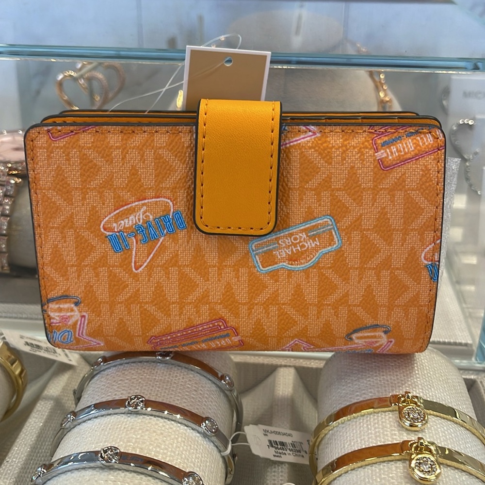 Michael Kors Jet Set Travel Md Printed Signature Logo Bi-Fold Wallet
Pop Orange - Picture 4 of 16